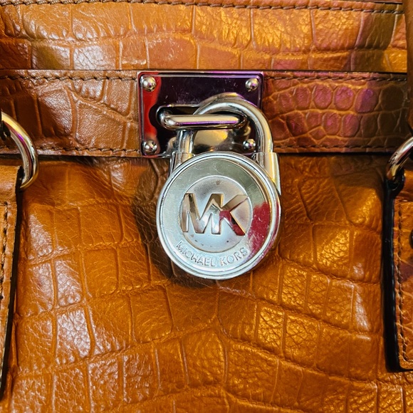Michael Kors Large lock tote! Croc embellished leather! Rich brown! - Picture 9 of 10